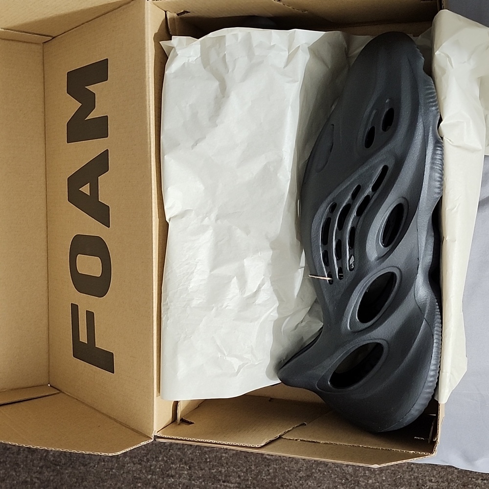 XxSOLDxX Used (VNDS) YZY Foam RNR (HP8739) Sz10 Onyx